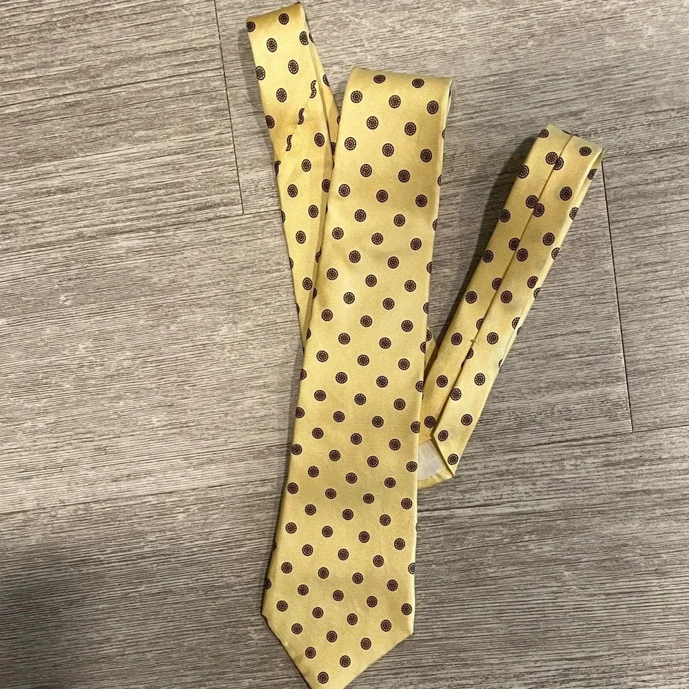 Vtg Yellow Silk Tie Medallion Pattern Made in USA Classic Mens Necktie